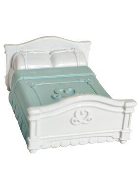 Vtg Loving Family Sweet Streets Heart Bed Cottage Country Victorian Style